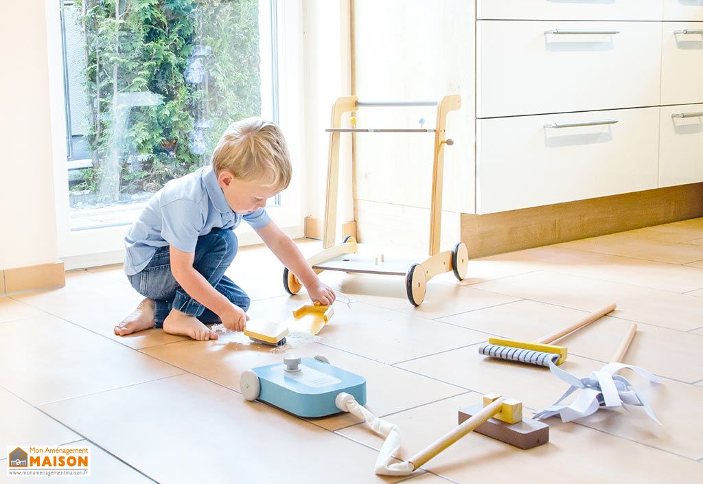 Chariot De Menage Enfant En Bois Avec Aspirateur Pia Pinolino