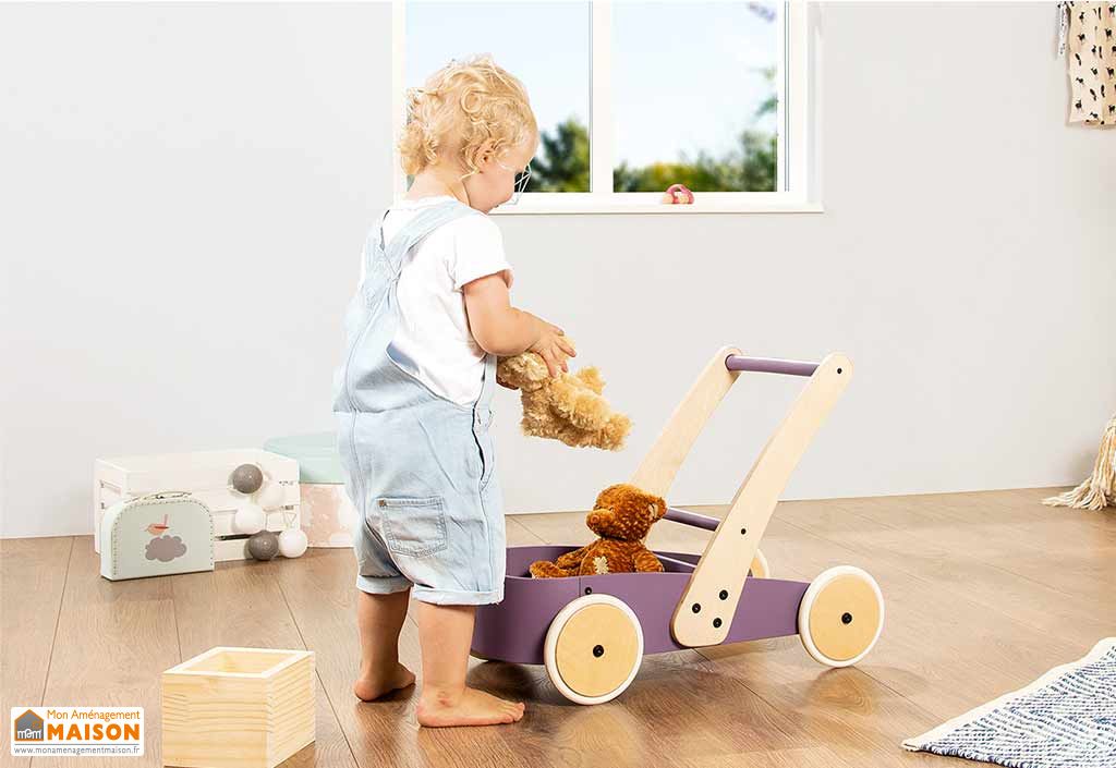 Chariot de marche en bois avec établi trotteur coulissant d'enfants avec  outils