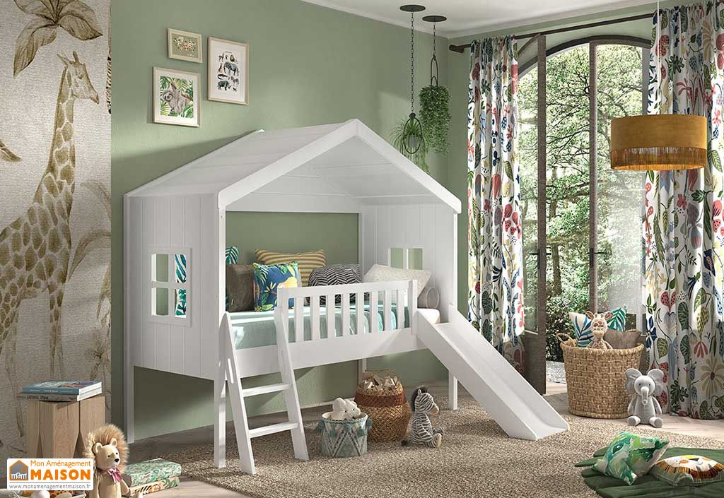 Des mini maisons comme lit cabane et armoire intégrée pour enfant